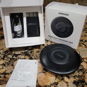 NWOT_Samsung Wireless Charger Pad 9W for Galaxy Note10+ and iPhone 11+
